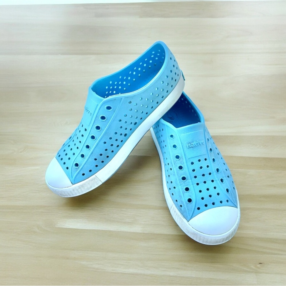 Native shoes Size 7